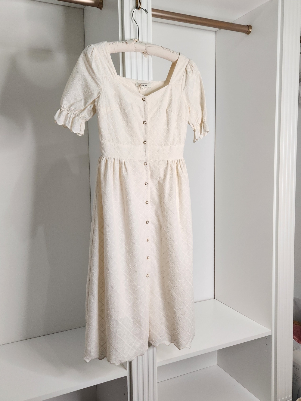 Simple Retro Cream Button-Front Midi Dress with Puff Sleeves. NWT